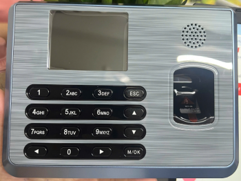 Máy chấm công vân tay và thẻ UA400 Lite